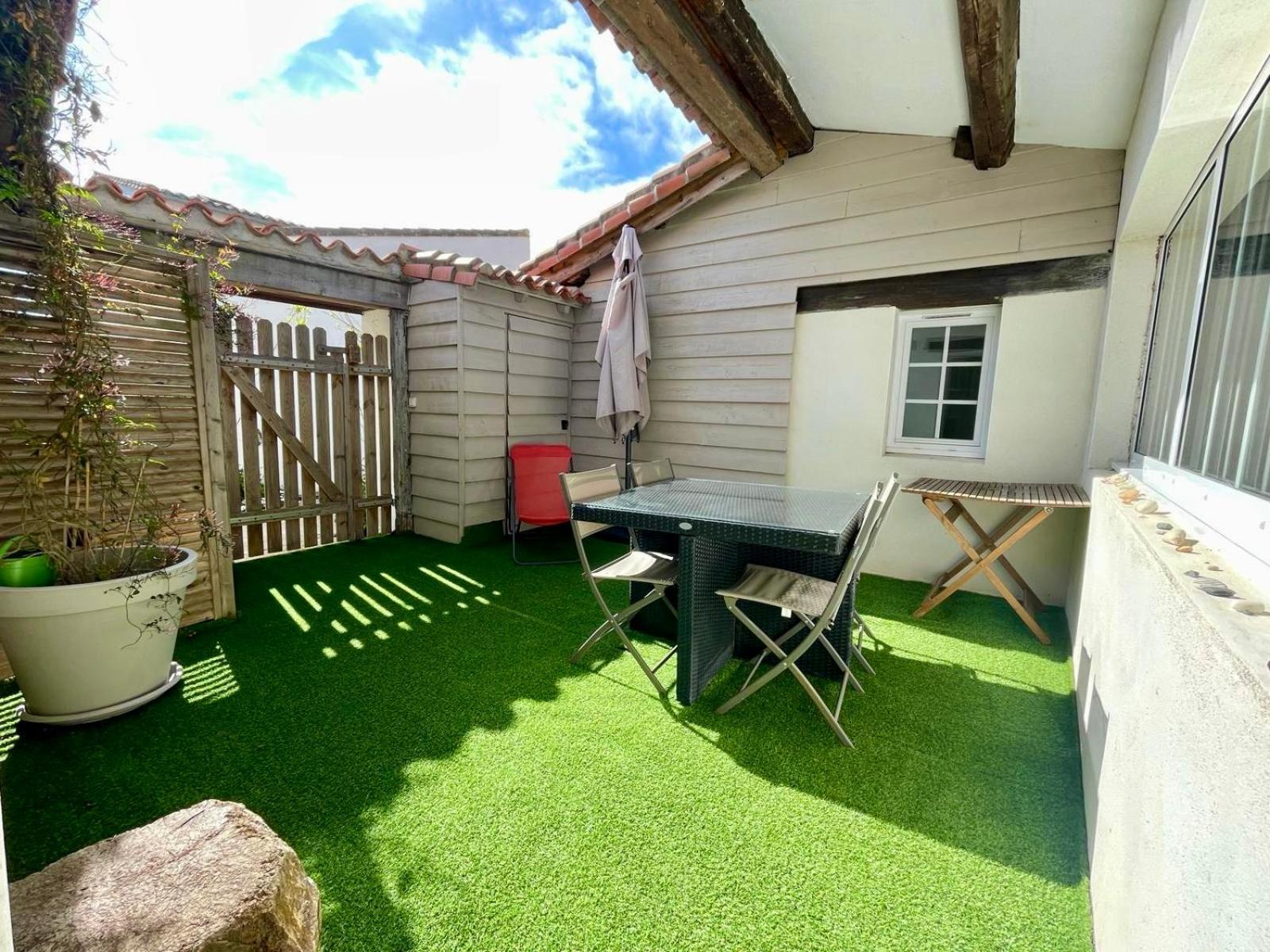 Appartamento Beau T3 *** pour 2 à 4 pers avec patio privatif La Couarde-sur-Mer Esterno foto